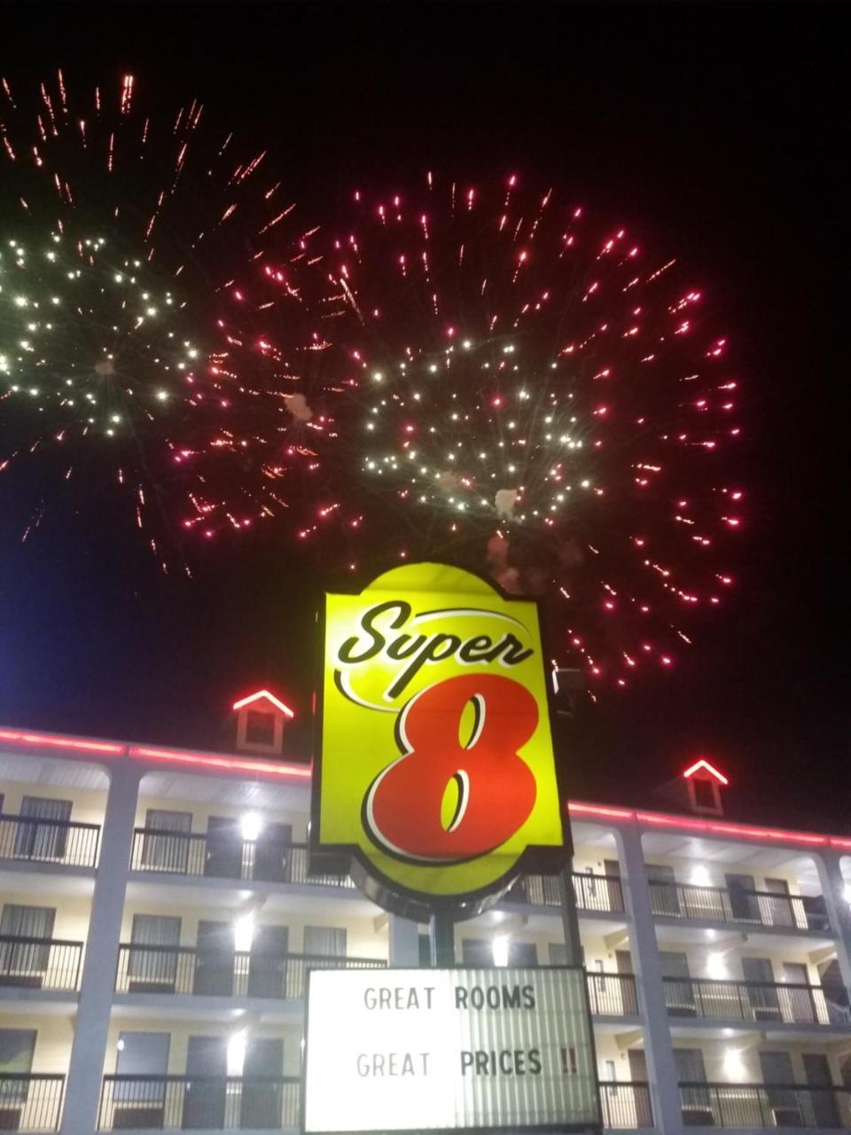 Super 8 by Wyndham Pigeon Forge-Emert St Hotel Eksteriør billede